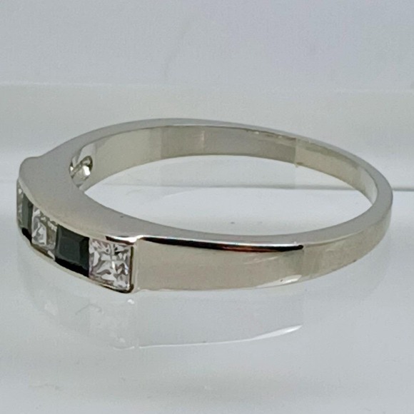 Vintage 90s Silver Princess Cut Black White Stone Channel Set Band Ring Size 10 - Picture 13 of 13